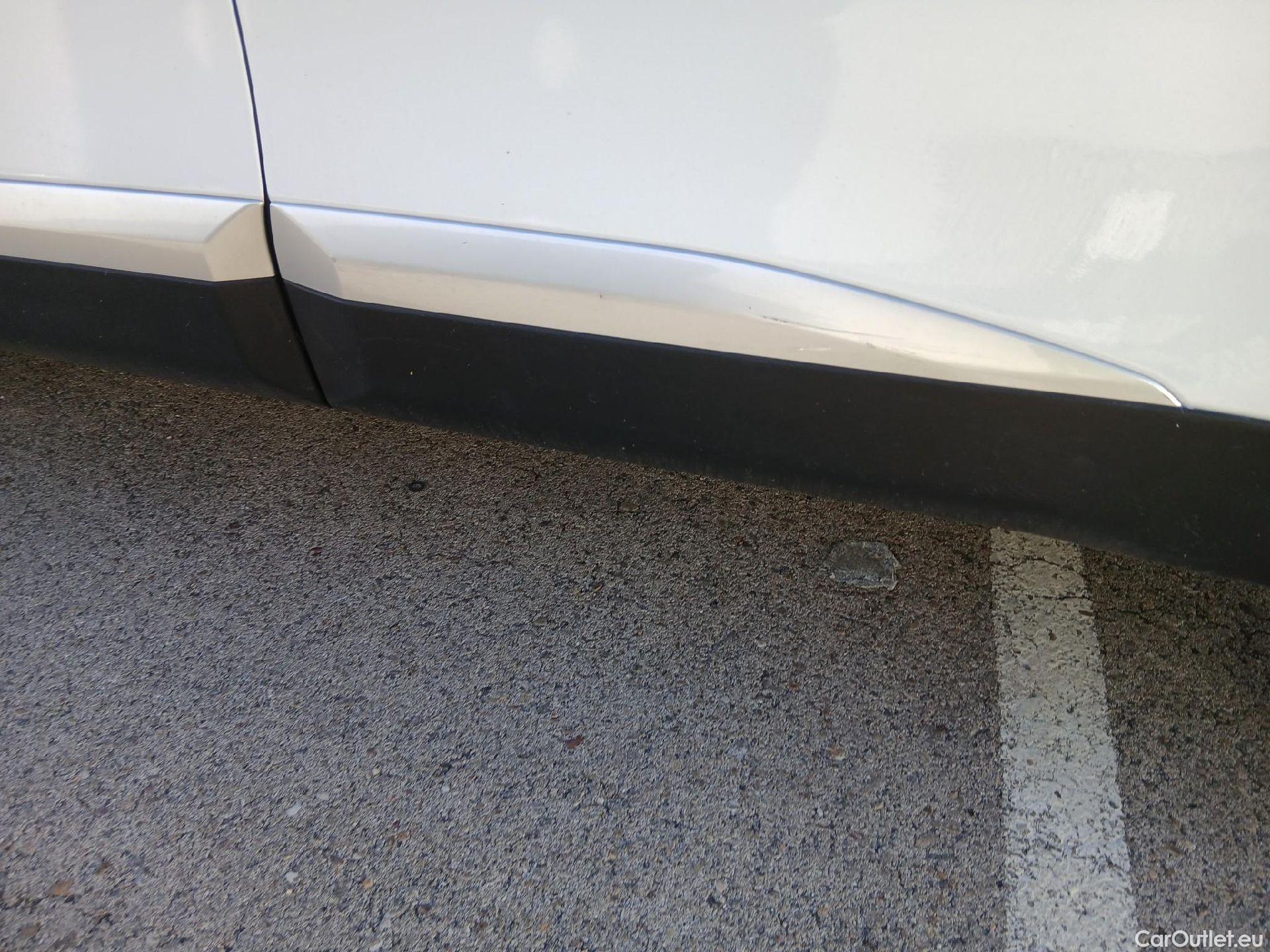  Peugeot  2008 PEUGEOT  / 2019 / 5P / todoterreno Allure Puretech 100 S&S BVM6 (CX) #7