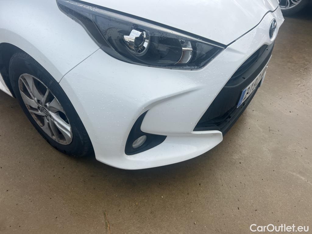  Toyota  Yaris TOYOTA  / 2020 / 5P / berlina con portón 1.5 120H Business Plus #25