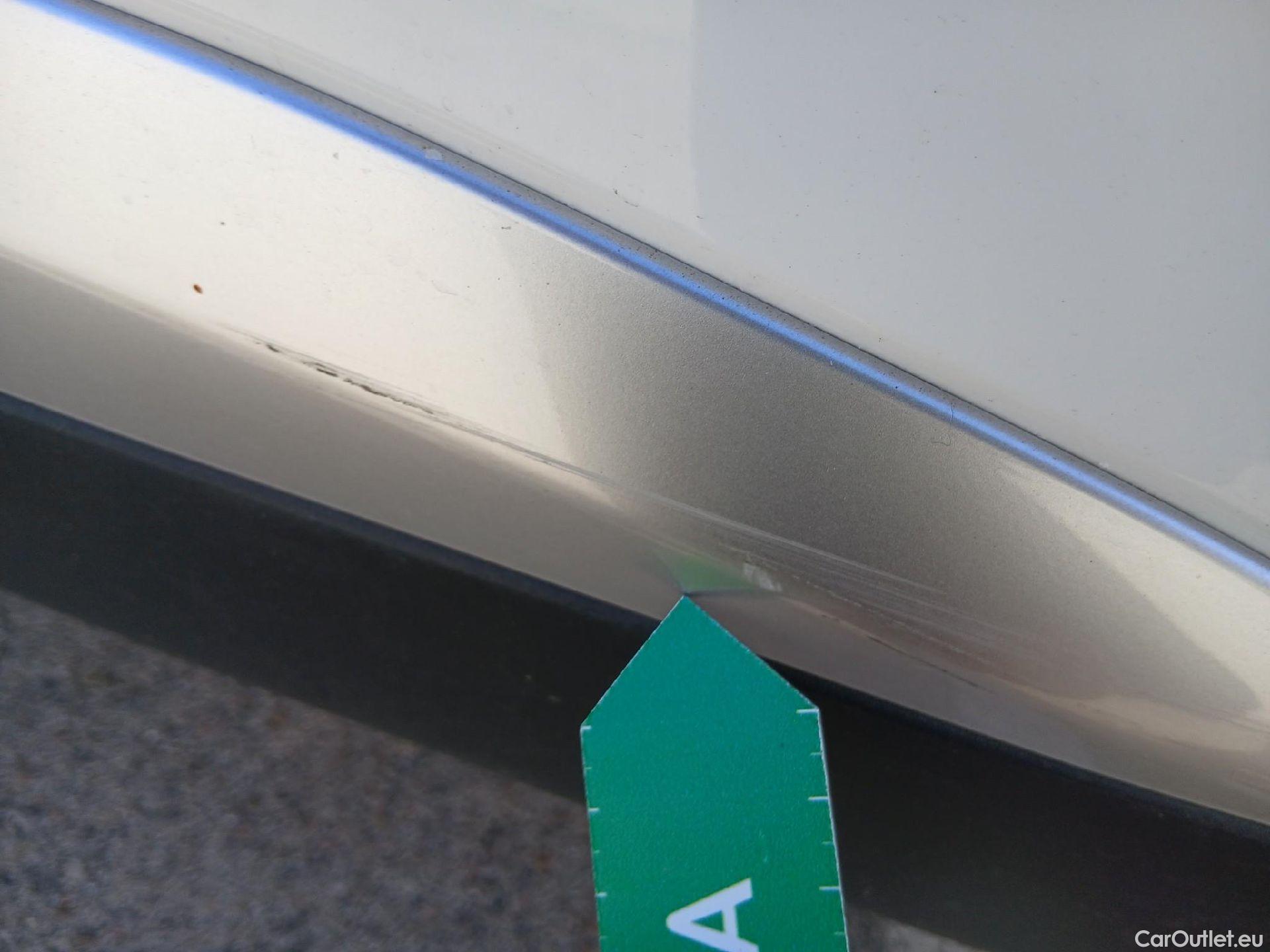  Peugeot  2008 PEUGEOT  / 2019 / 5P / todoterreno Allure Puretech 100 S&S BVM6 (CX) #8