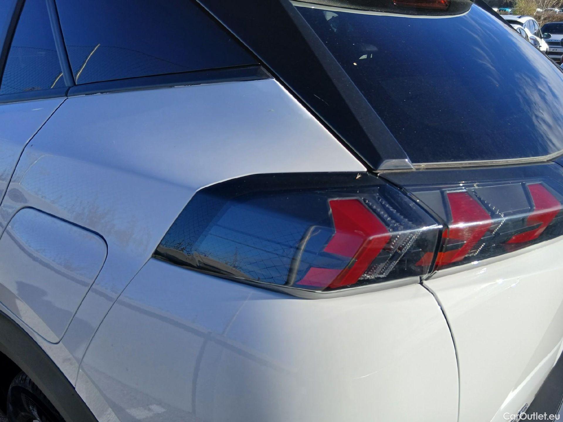  Peugeot  2008 PEUGEOT  / 2019 / 5P / todoterreno Allure Puretech 100 S&S BVM6 (CX) #11