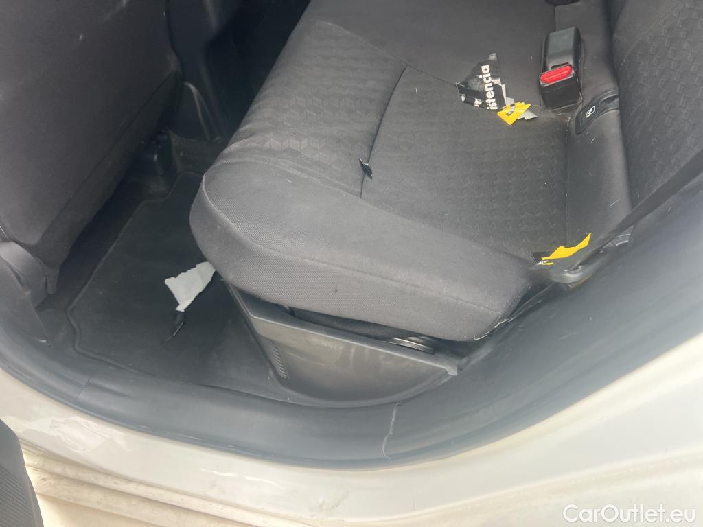  Toyota  Yaris TOYOTA  / 2020 / 5P / berlina con portón 1.5 120H Business Plus #28