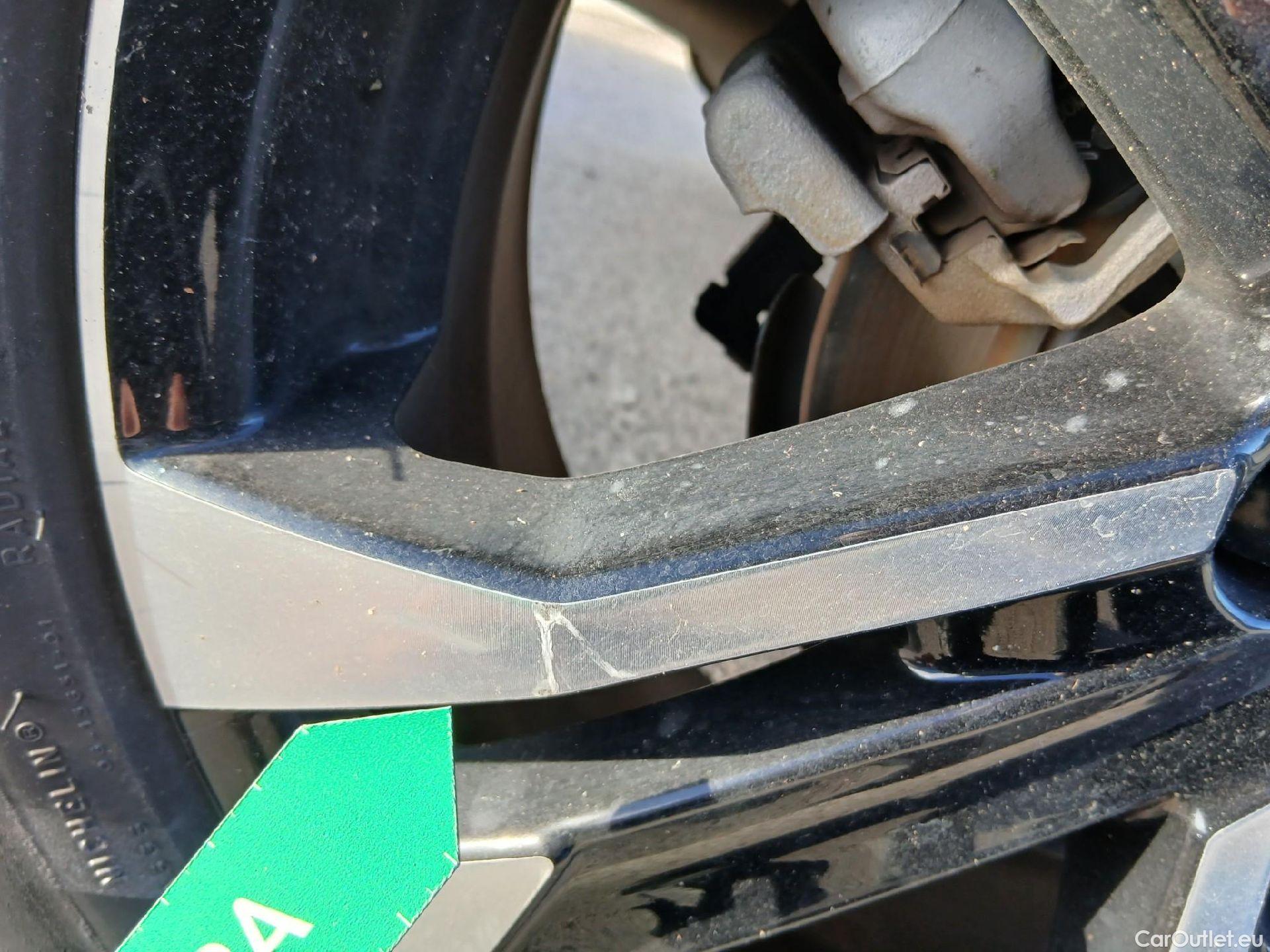  Peugeot  2008 PEUGEOT  / 2019 / 5P / todoterreno Allure Puretech 100 S&S BVM6 (CX) #21