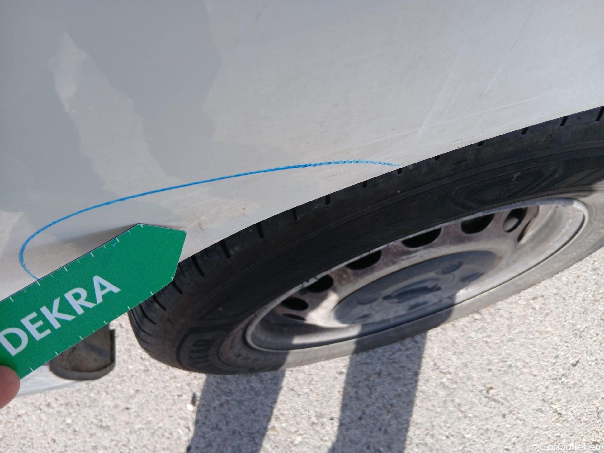  Opel  Vivaro OPEL  / 2019 / 4P / furgón 1.5 Diésel 88kW (120CV) M Std Select #32