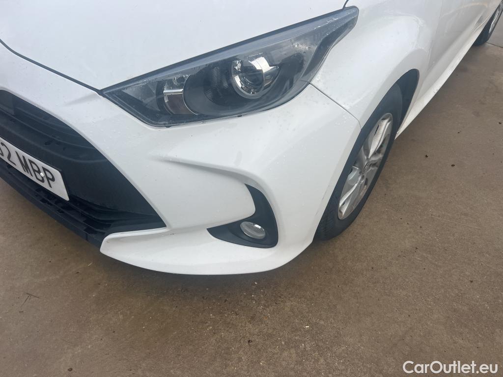  Toyota  Yaris TOYOTA  / 2020 / 5P / berlina con portón 1.5 120H Business Plus #23