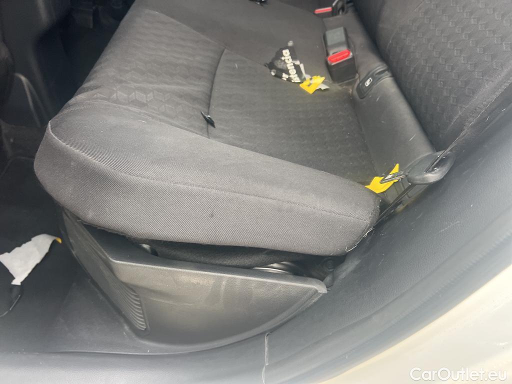  Toyota  Yaris TOYOTA  / 2020 / 5P / berlina con portón 1.5 120H Business Plus #29