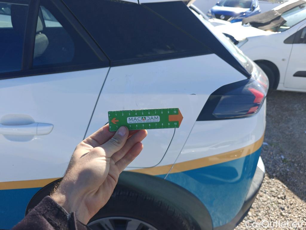  Peugeot  2008 PEUGEOT  / 2019 / 5P / todoterreno Active Puretech 100 S&S BVM6 #36