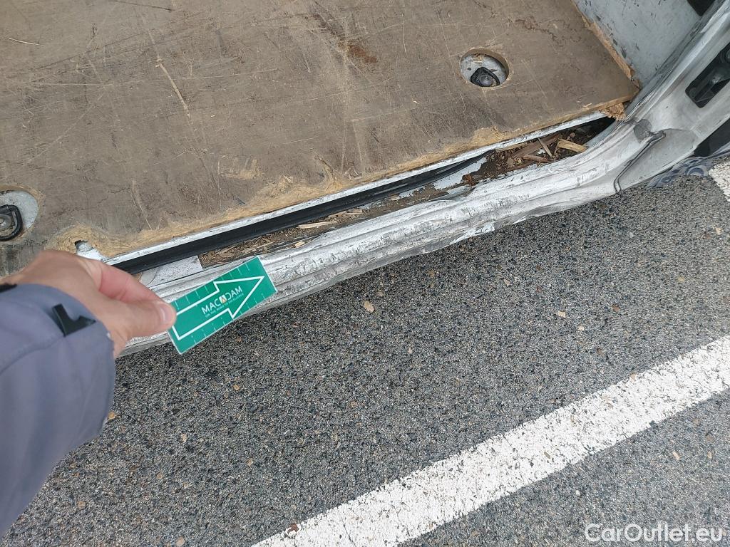  Renault  Master RENAULT TRUCKS UK  VU 4p 3G furgón Red Edition Van FWD 135CV L3H2 #11