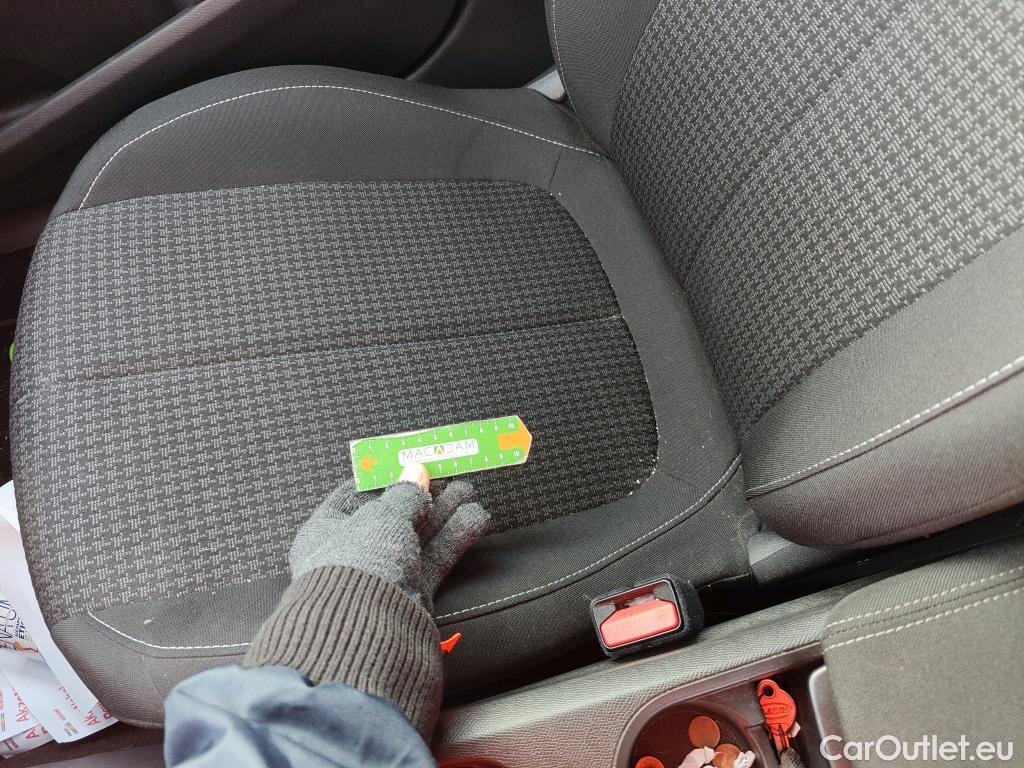  Peugeot  308 PEUGEOT  / 2017 / 5P / berlina con portón 5p Active Pack BlueHDi 130 S&S #10