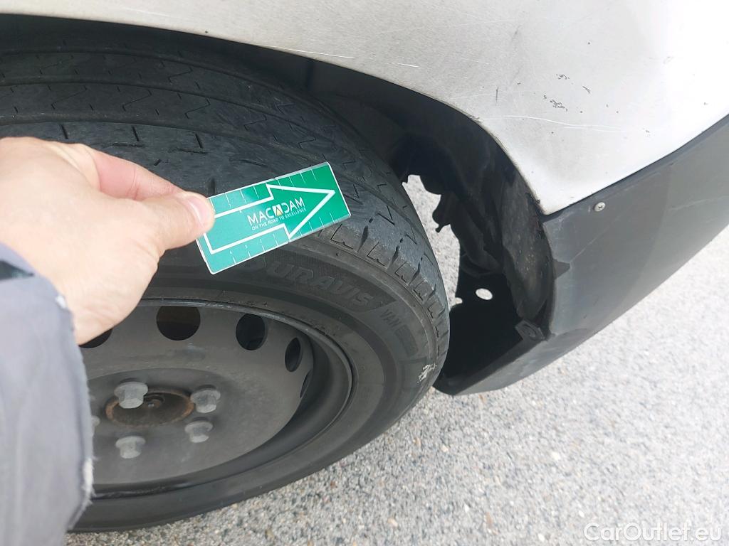  Renault  Master RENAULT TRUCKS UK  VU 4p 3G furgón Red Edition Van FWD 135CV L3H2 #12