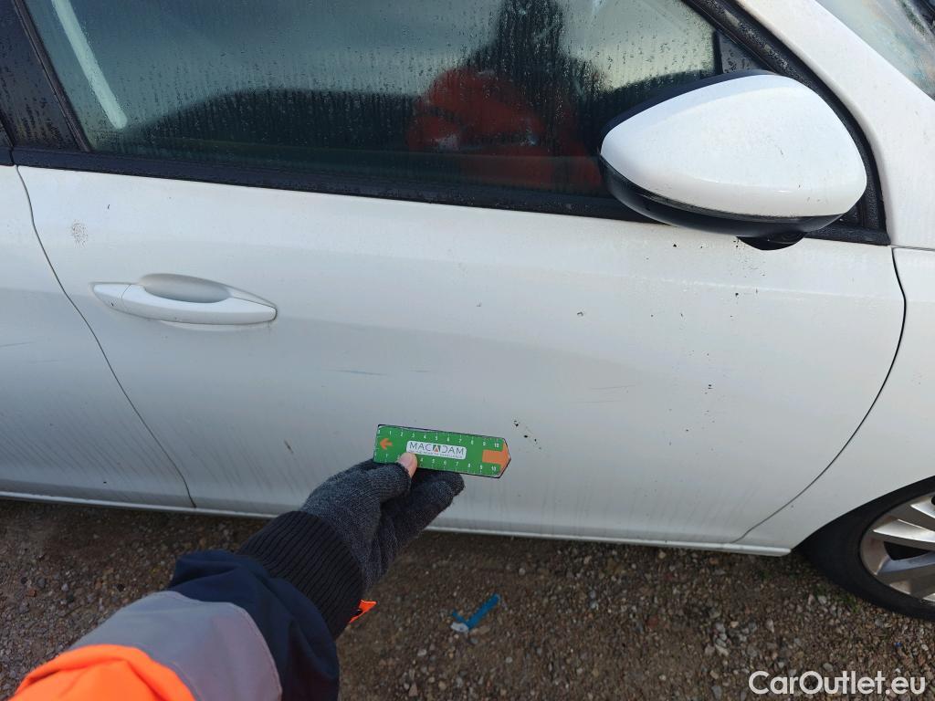  Peugeot  308 PEUGEOT  / 2017 / 5P / berlina con portón 5p Active Pack BlueHDi 130 S&S #22