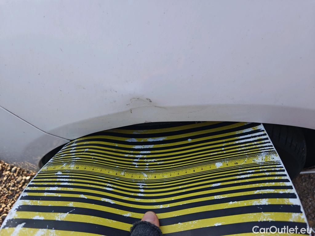  Peugeot  308 PEUGEOT  / 2017 / 5P / berlina con portón 5p Active Pack BlueHDi 130 S&S #4