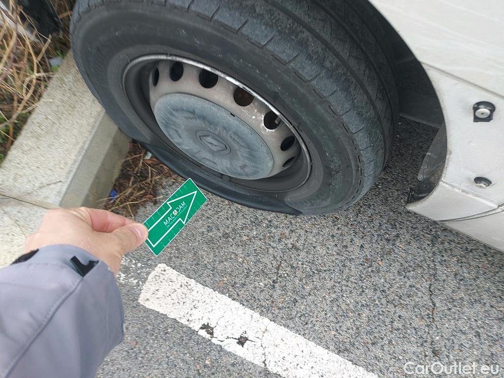  Renault  Master RENAULT TRUCKS UK  VU 4p 3G furgón Red Edition Van FWD 135CV L3H2 #15