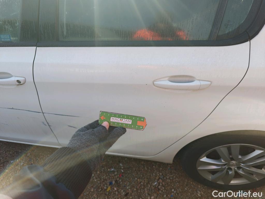  Peugeot  308 PEUGEOT  / 2017 / 5P / berlina con portón 5p Active Pack BlueHDi 130 S&S #5