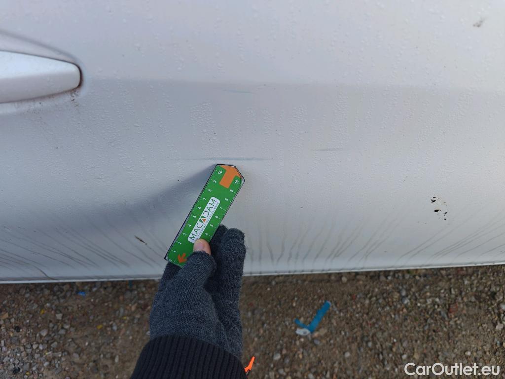  Peugeot  308 PEUGEOT  / 2017 / 5P / berlina con portón 5p Active Pack BlueHDi 130 S&S #23