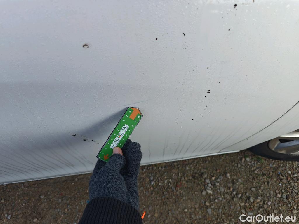  Peugeot  308 PEUGEOT  / 2017 / 5P / berlina con portón 5p Active Pack BlueHDi 130 S&S #24