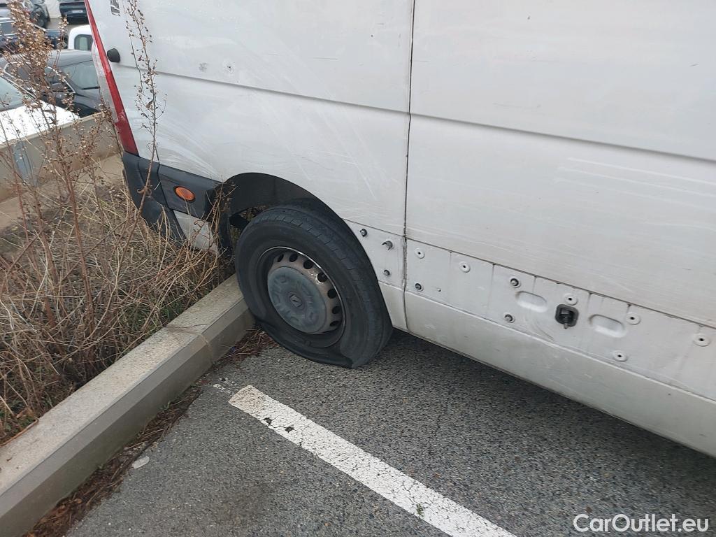  Renault  Master RENAULT TRUCKS UK  VU 4p 3G furgón Red Edition Van FWD 135CV L3H2 #45