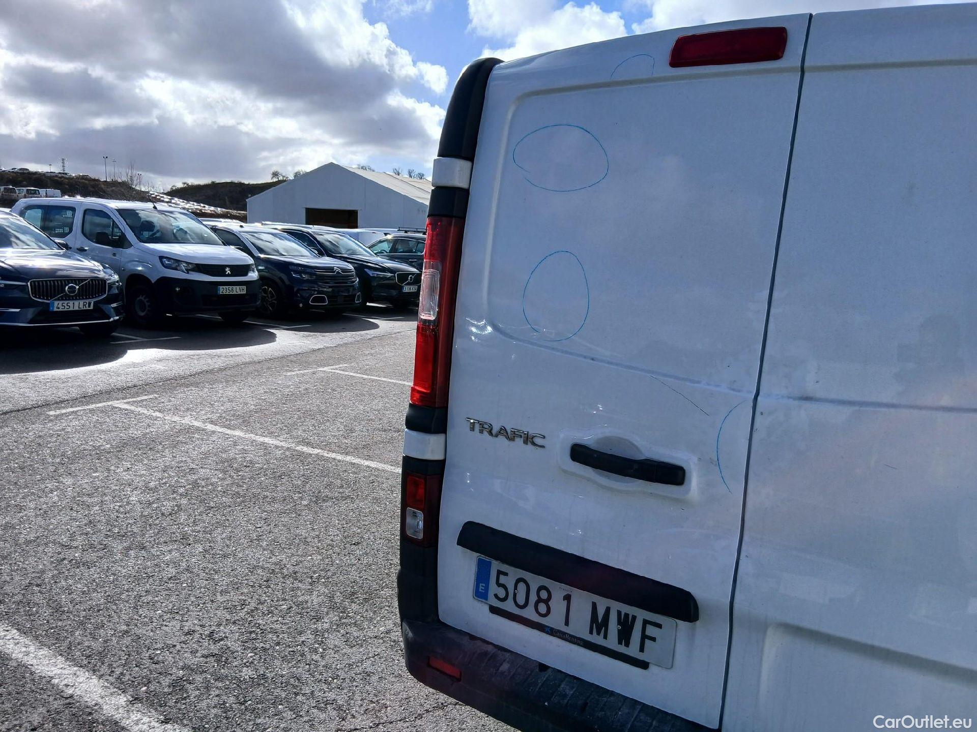  Renault  Trafic RENAULT  / 2021 / 4P / furgón Furgón L1H1 Blue dCi 96 Kw (130 CV) (AC2) #26