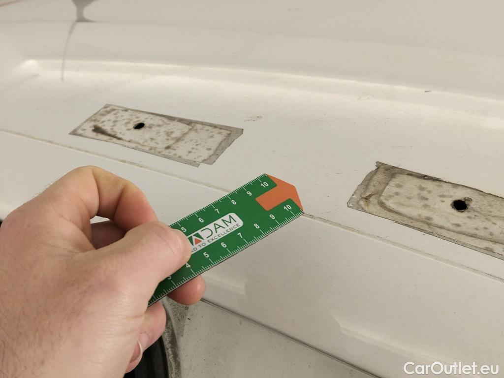  Peugeot  208 PEUGEOT  / 2015 / 5P / berlina con portón 5P ACTIVE BlueHDi 73kW (100CV) #6