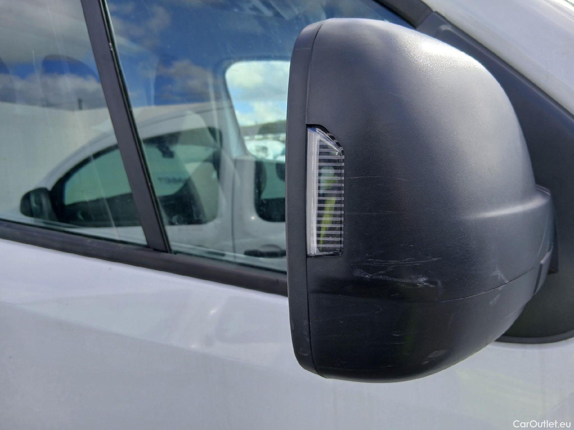  Renault  Trafic RENAULT  / 2021 / 4P / furgón Furgón L1H1 Blue dCi 96 Kw (130 CV) (AC2) #50