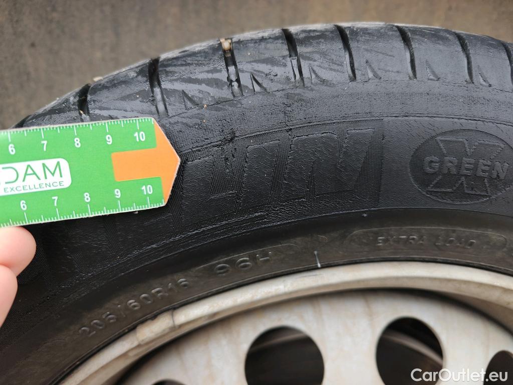  Opel  Combo OPEL  / 2018 / 3P / furgón derivado de turismo Cargo L 1000kg Diesel 1.5 100HP S&S MT E (AC) #31