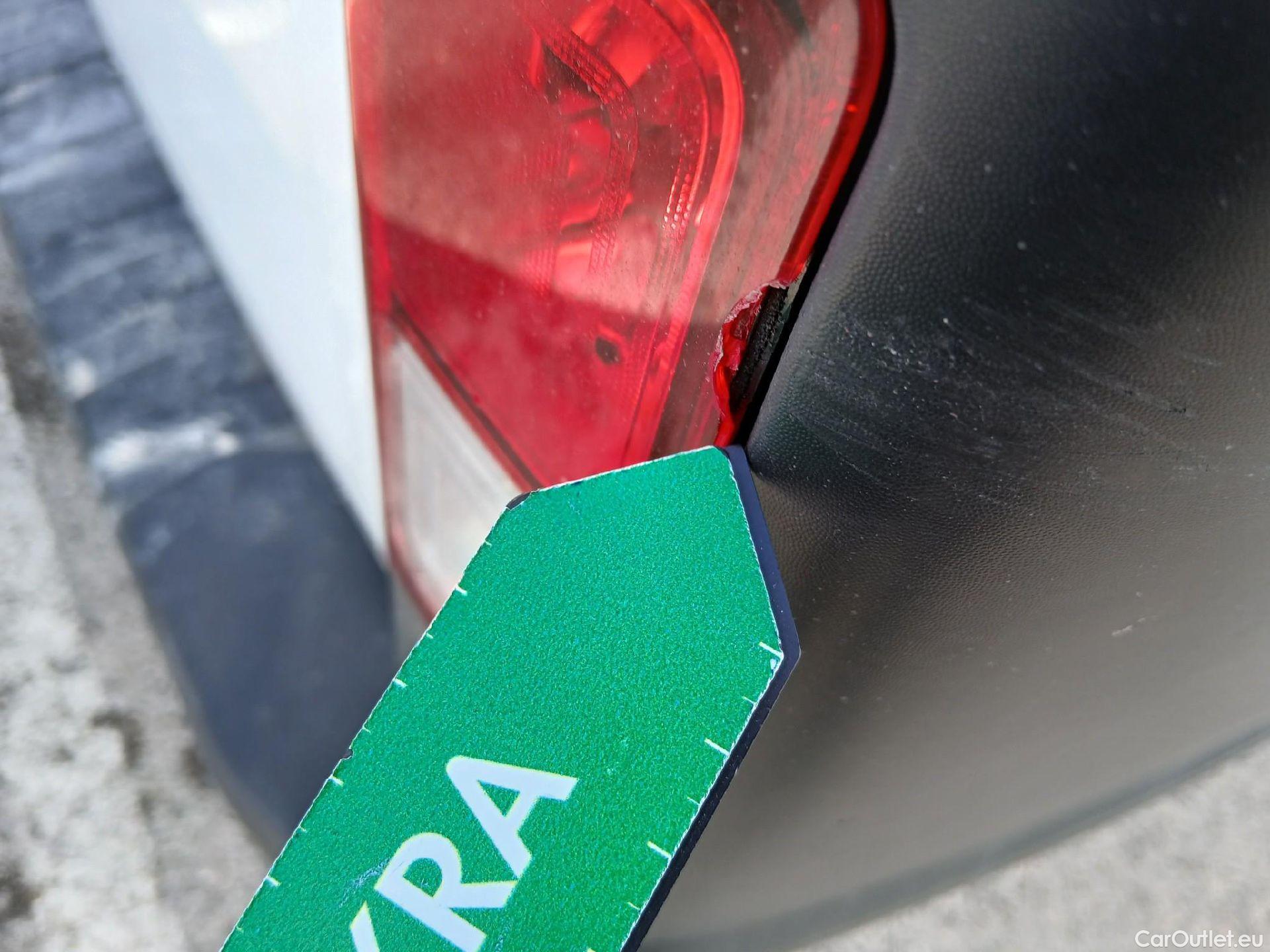  Renault  Trafic RENAULT  / 2021 / 4P / furgón Furgón L1H1 Blue dCi 96 Kw (130 CV) (AC2) #33