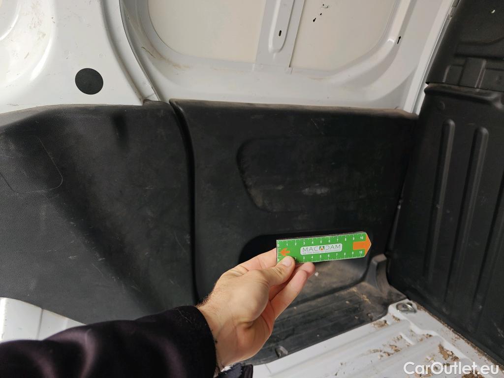  Opel  Combo OPEL  / 2018 / 3P / furgón derivado de turismo Cargo L 1000kg Diesel 1.5 100HP S&S MT E (AC) #64