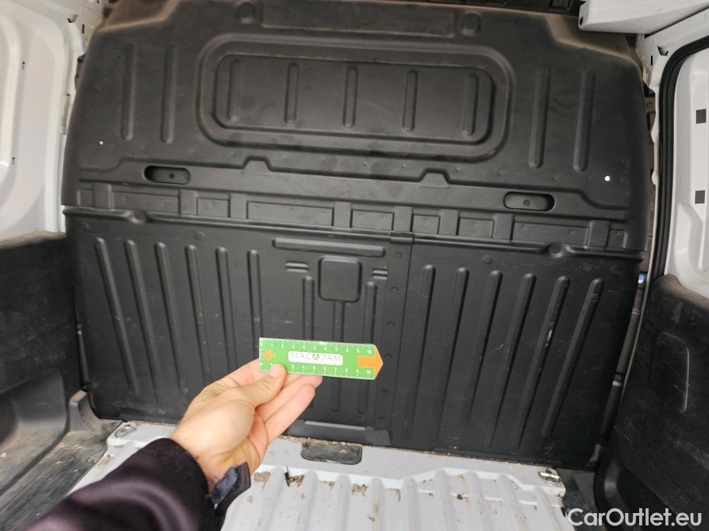  Opel  Combo OPEL  / 2018 / 3P / furgón derivado de turismo Cargo L 1000kg Diesel 1.5 100HP S&S MT E (AC) #48