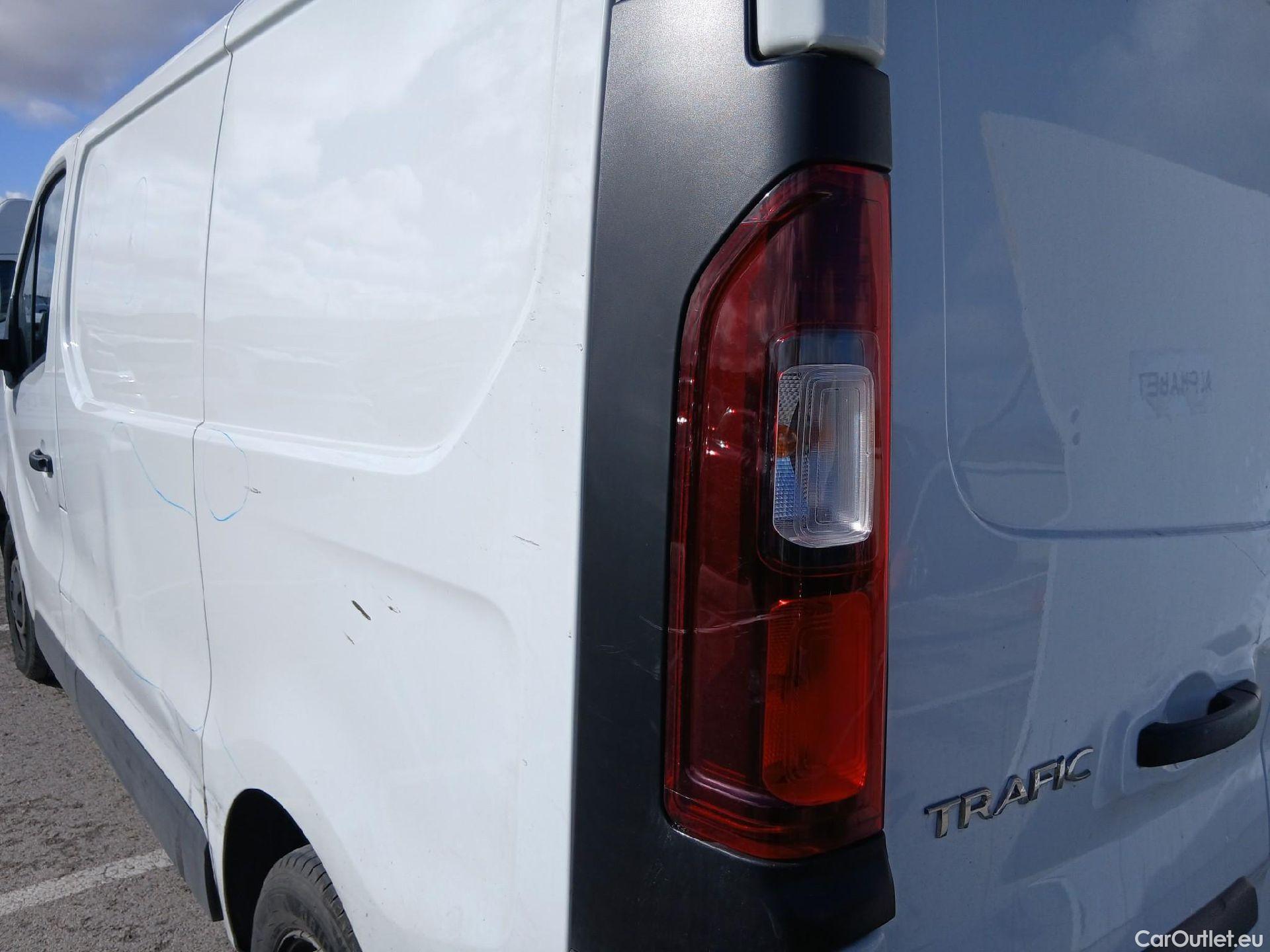  Renault  Trafic RENAULT  / 2021 / 4P / furgón Furgón L1H1 Blue dCi 96 Kw (130 CV) (AC2) #18