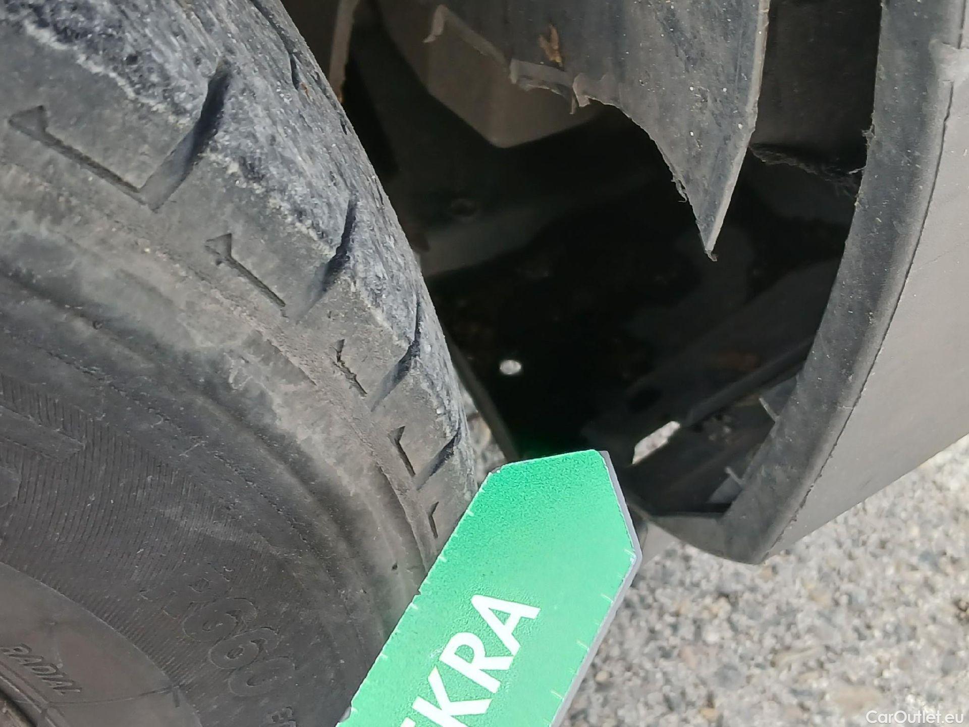  Renault  Trafic RENAULT  / 2021 / 4P / furgón Furgón L1H1 Blue dCi 96 Kw (130 CV) (AC2) #57