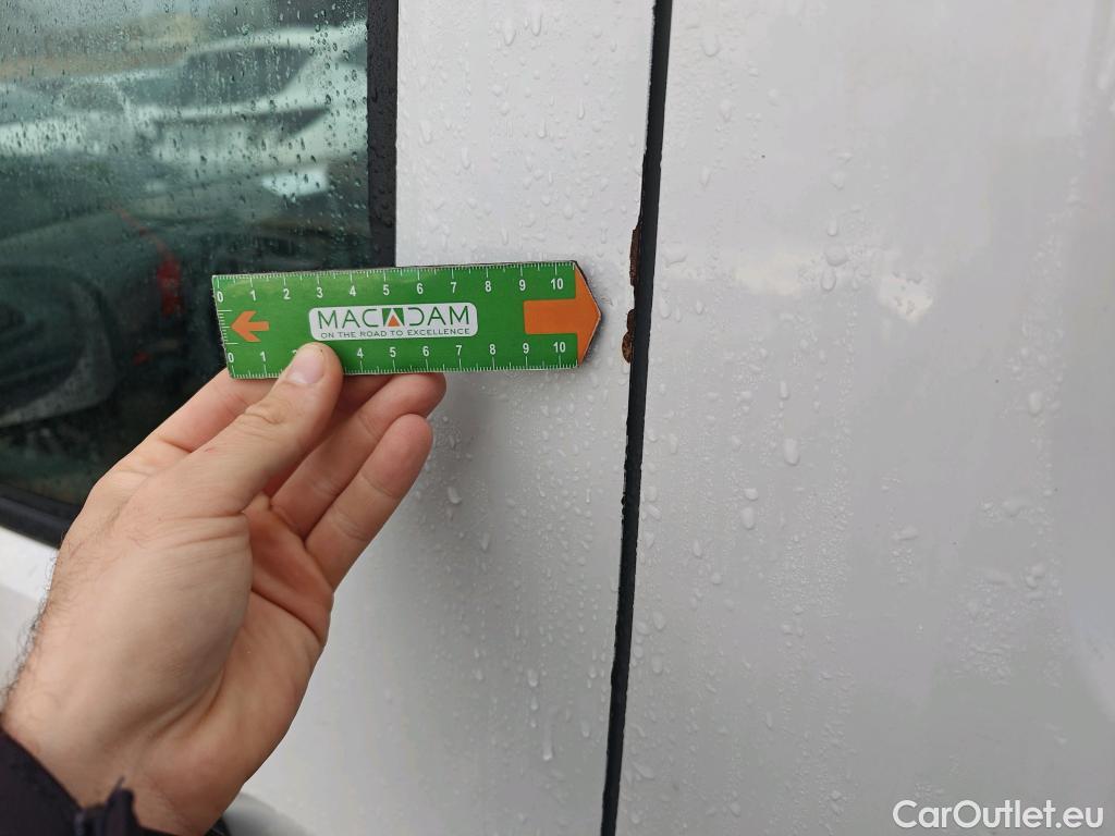  Opel  Combo OPEL  / 2018 / 3P / furgón derivado de turismo Cargo L 1000kg Diesel 1.5 100HP S&S MT E (AC) #18