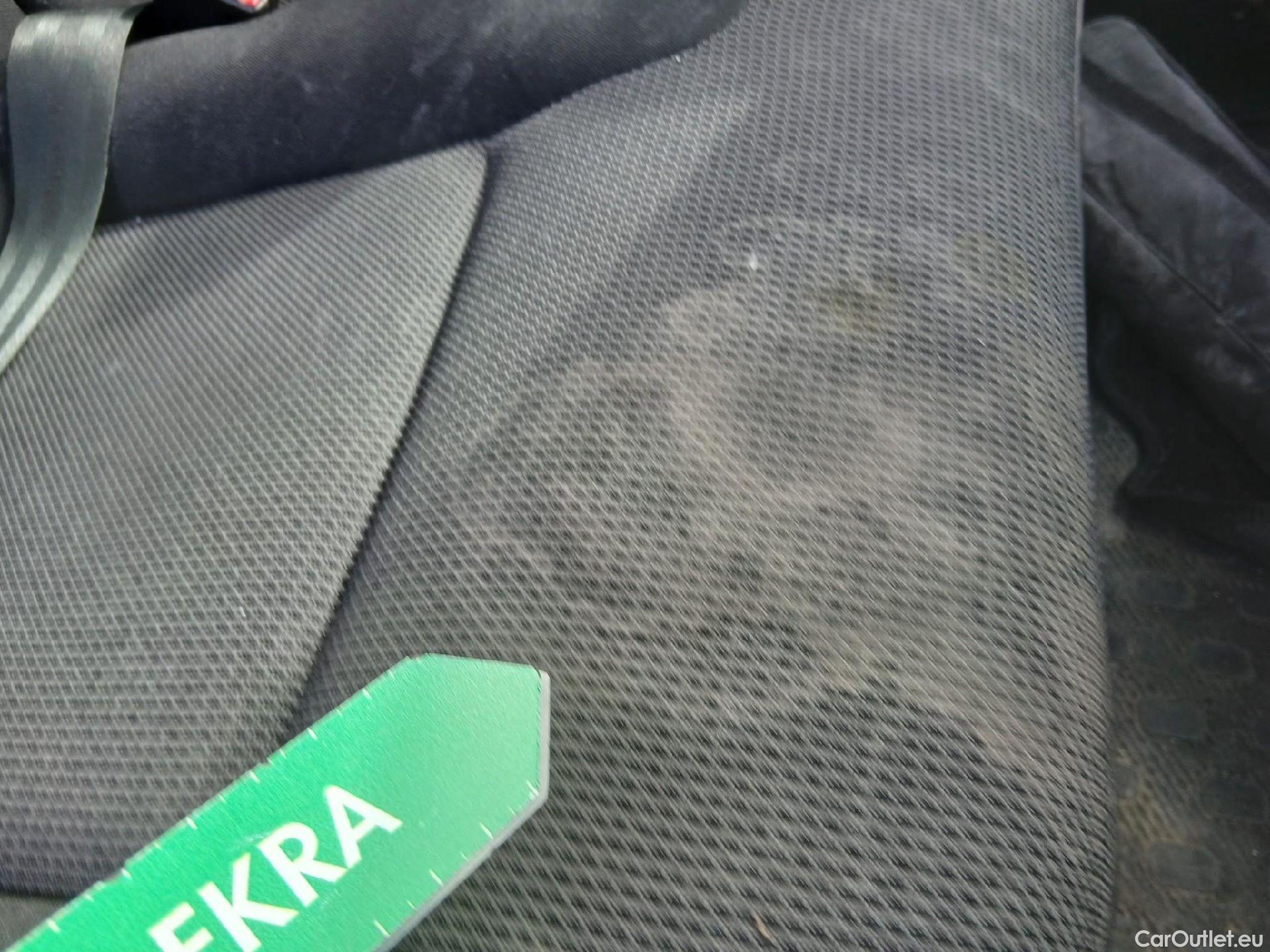  Renault  Trafic RENAULT  / 2021 / 4P / furgón Furgón L1H1 Blue dCi 96 Kw (130 CV) (AC2) #52