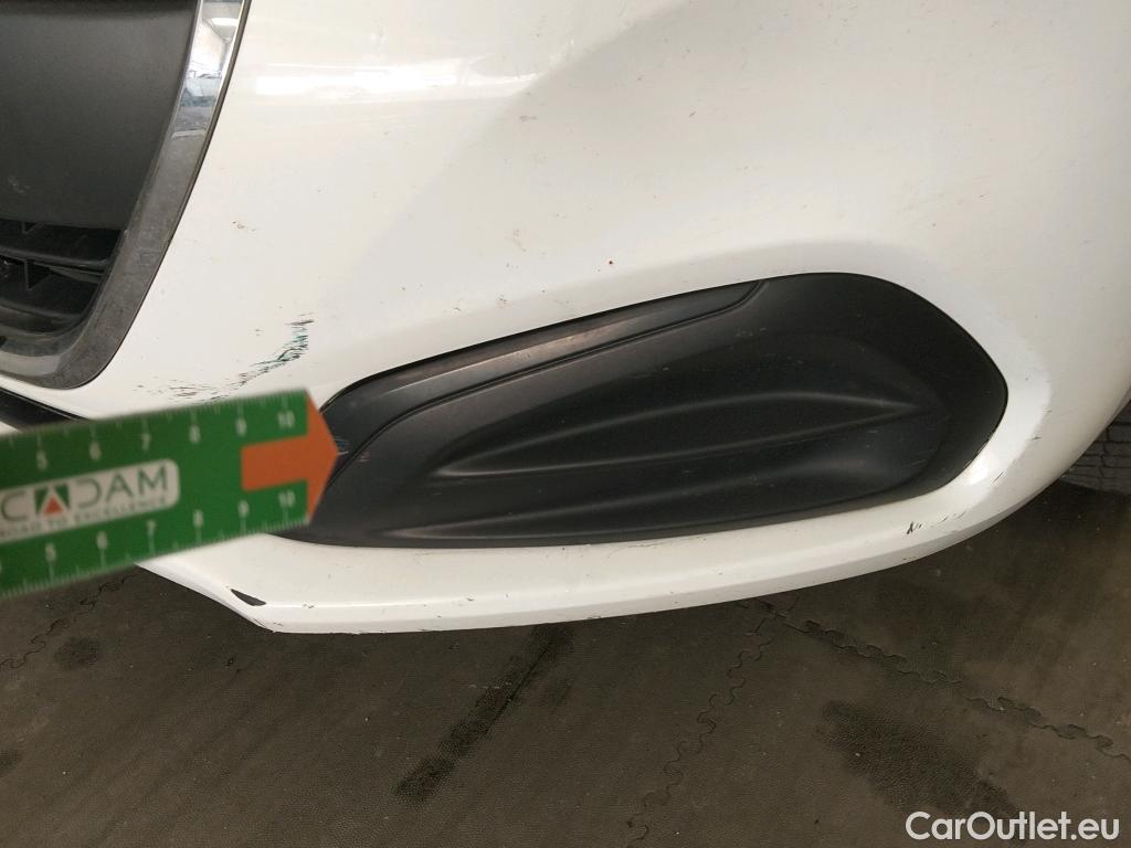  Peugeot  208 PEUGEOT  / 2015 / 5P / berlina con portón 5P ACTIVE BlueHDi 73kW (100CV) #34