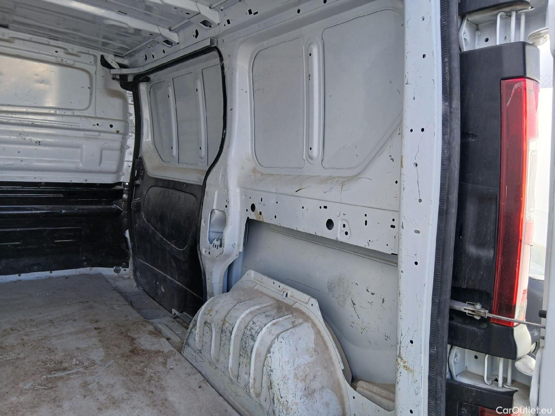  Renault  Trafic RENAULT  / 2021 / 4P / furgón Furgón L1H1 Blue dCi 96 Kw (130 CV) (AC2) #38