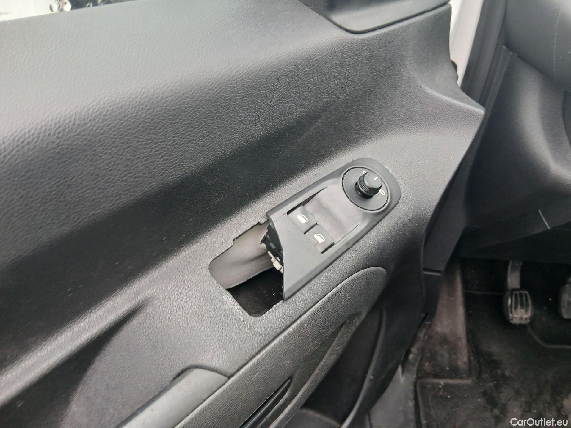  Citroen  Berlingo CITROEN  / 2018 / 4P / combi Talla M BlueHDi 100 LIVE (AC) #31