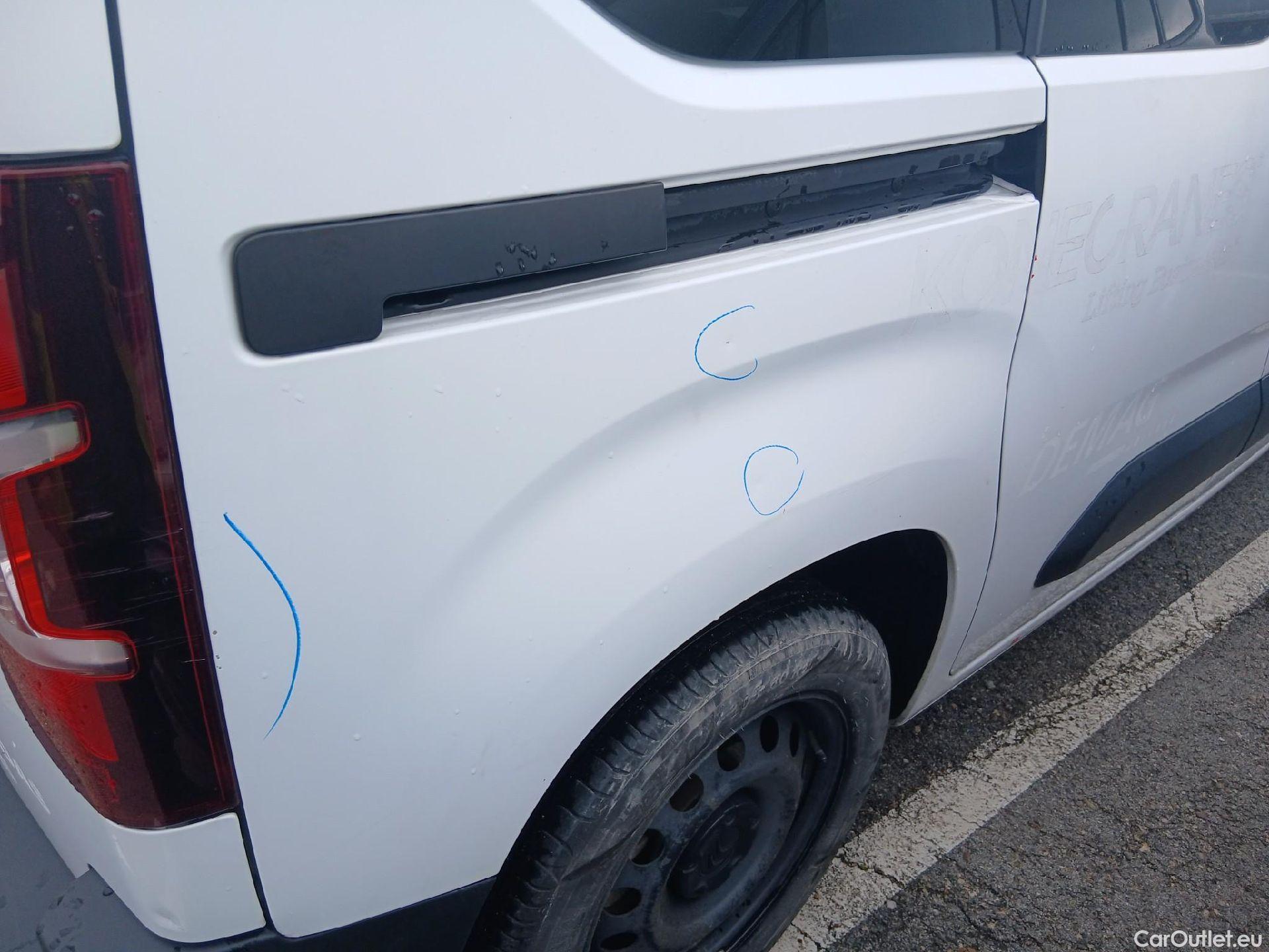  Citroen  Berlingo CITROEN  / 2018 / 4P / combi Talla M BlueHDi 100 LIVE (AC) #19