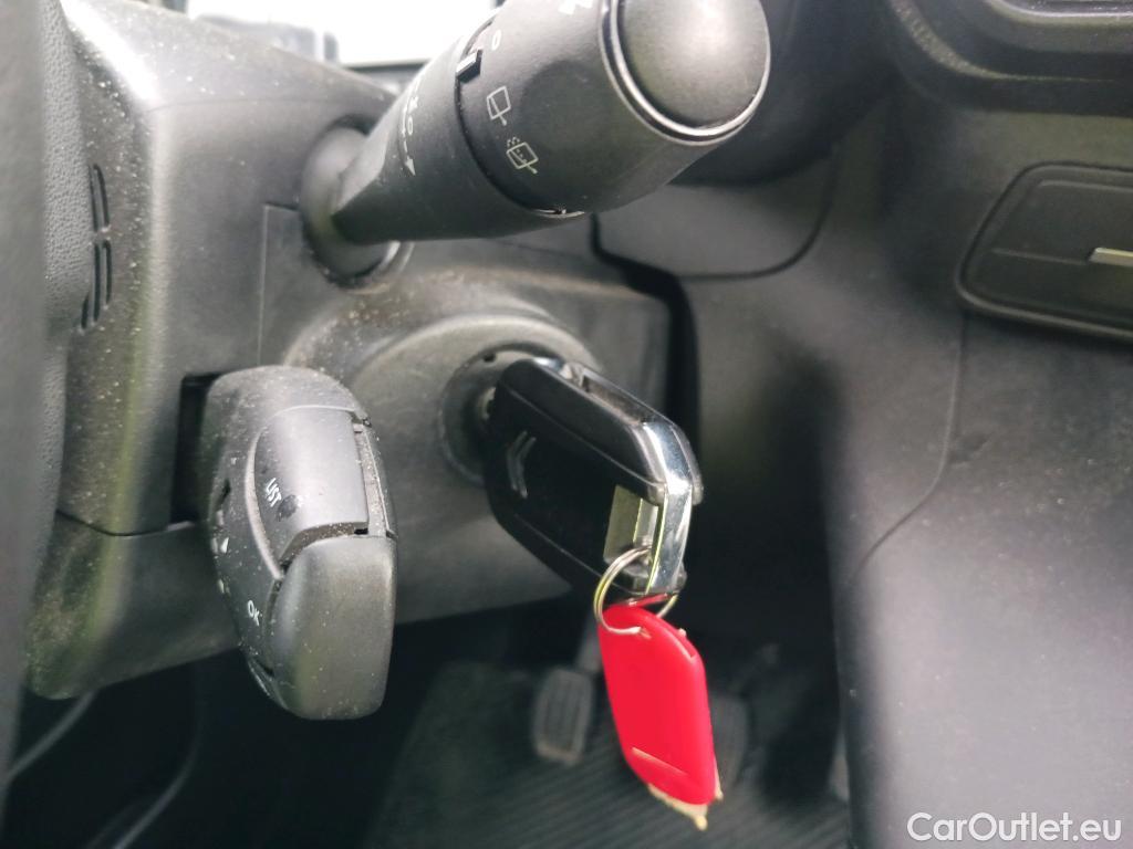  Citroen  Berlingo CITROEN  / 2018 / 4P / combi Talla M BlueHDi 100 S&S LIVE (AC) #6