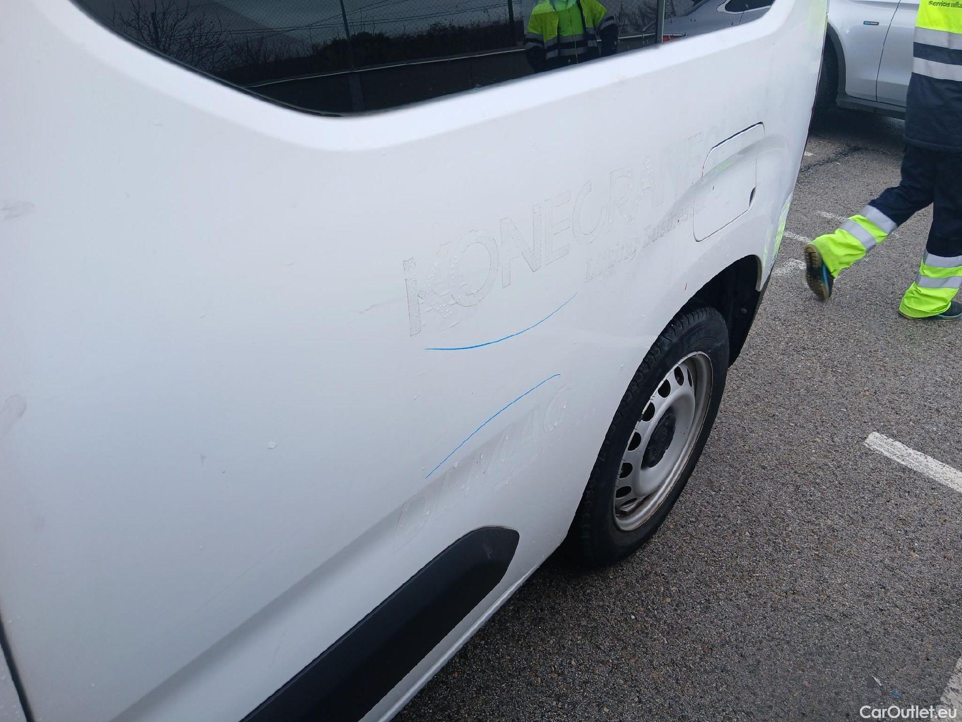  Citroen  Berlingo CITROEN  / 2018 / 4P / combi Talla M BlueHDi 100 LIVE (AC) #14