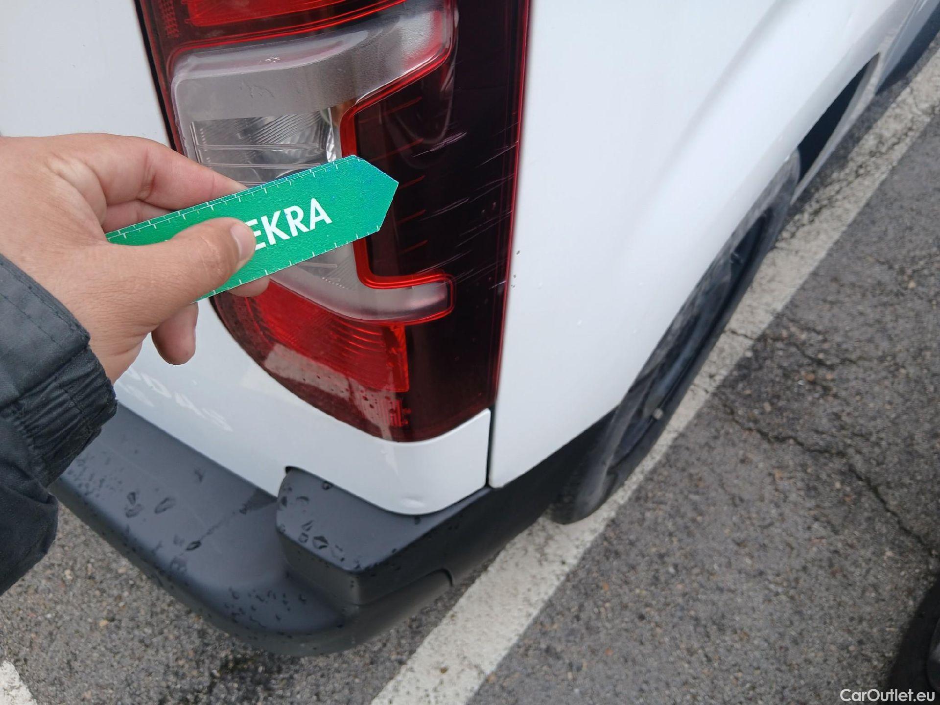  Citroen  Berlingo CITROEN  / 2018 / 4P / combi Talla M BlueHDi 100 LIVE (AC) #17