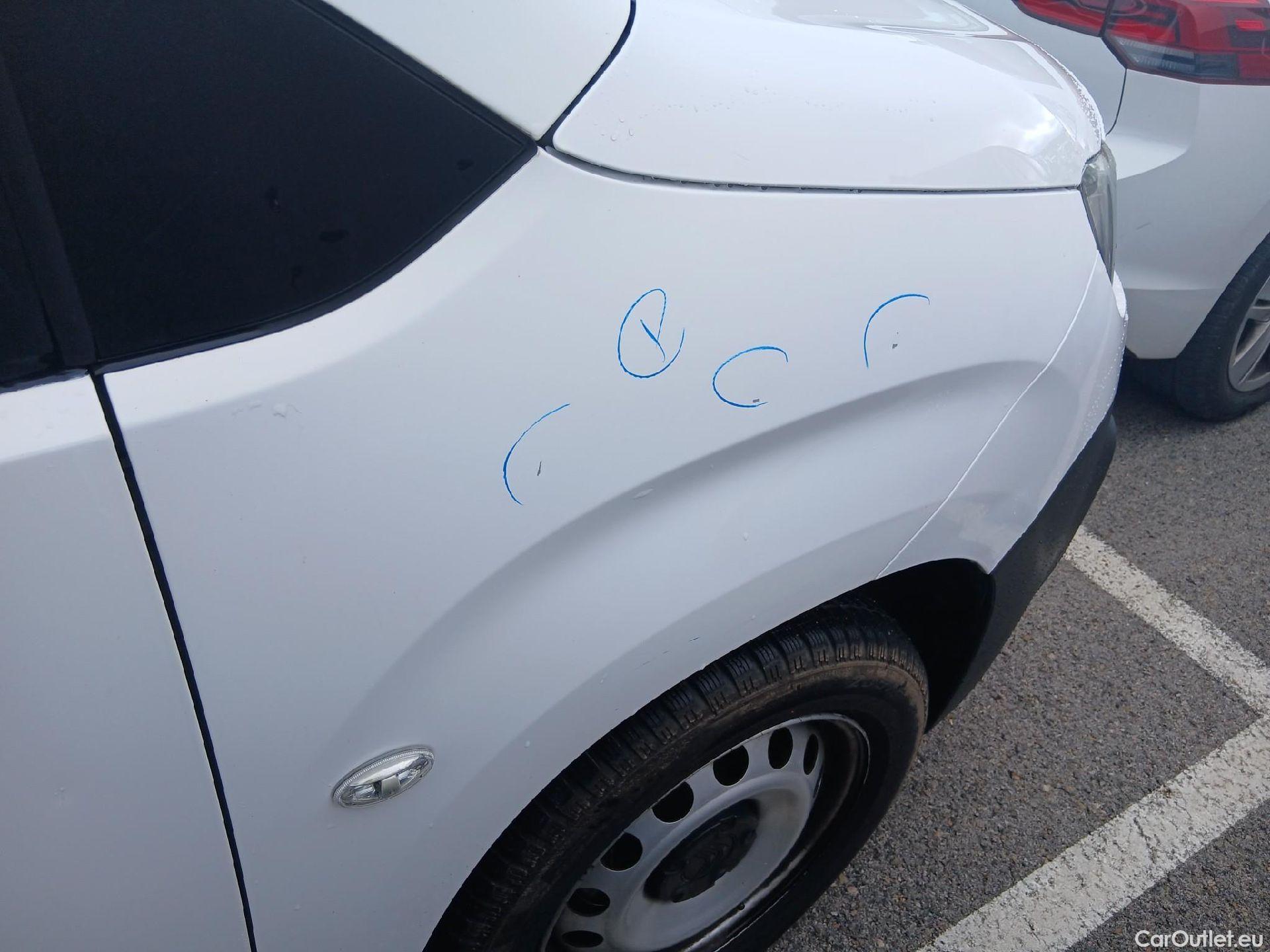  Citroen  Berlingo CITROEN  / 2018 / 4P / combi Talla M BlueHDi 100 LIVE (AC) #25