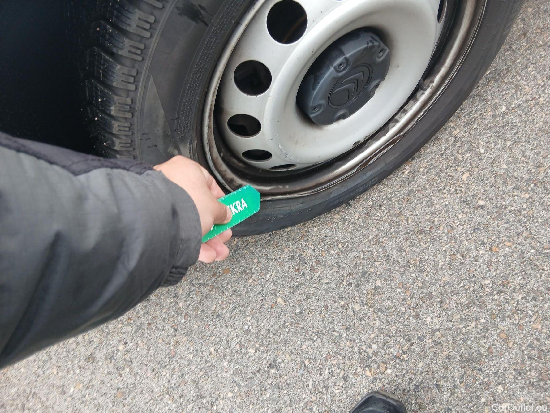  Citroen  Berlingo CITROEN  / 2018 / 4P / combi Talla M BlueHDi 100 LIVE (AC) #9