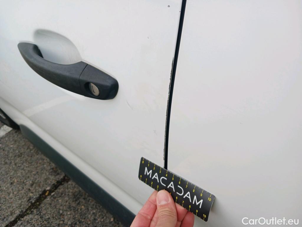  Citroen  Berlingo CITROEN  / 2018 / 4P / combi Talla M BlueHDi 100 S&S LIVE (AC) #14