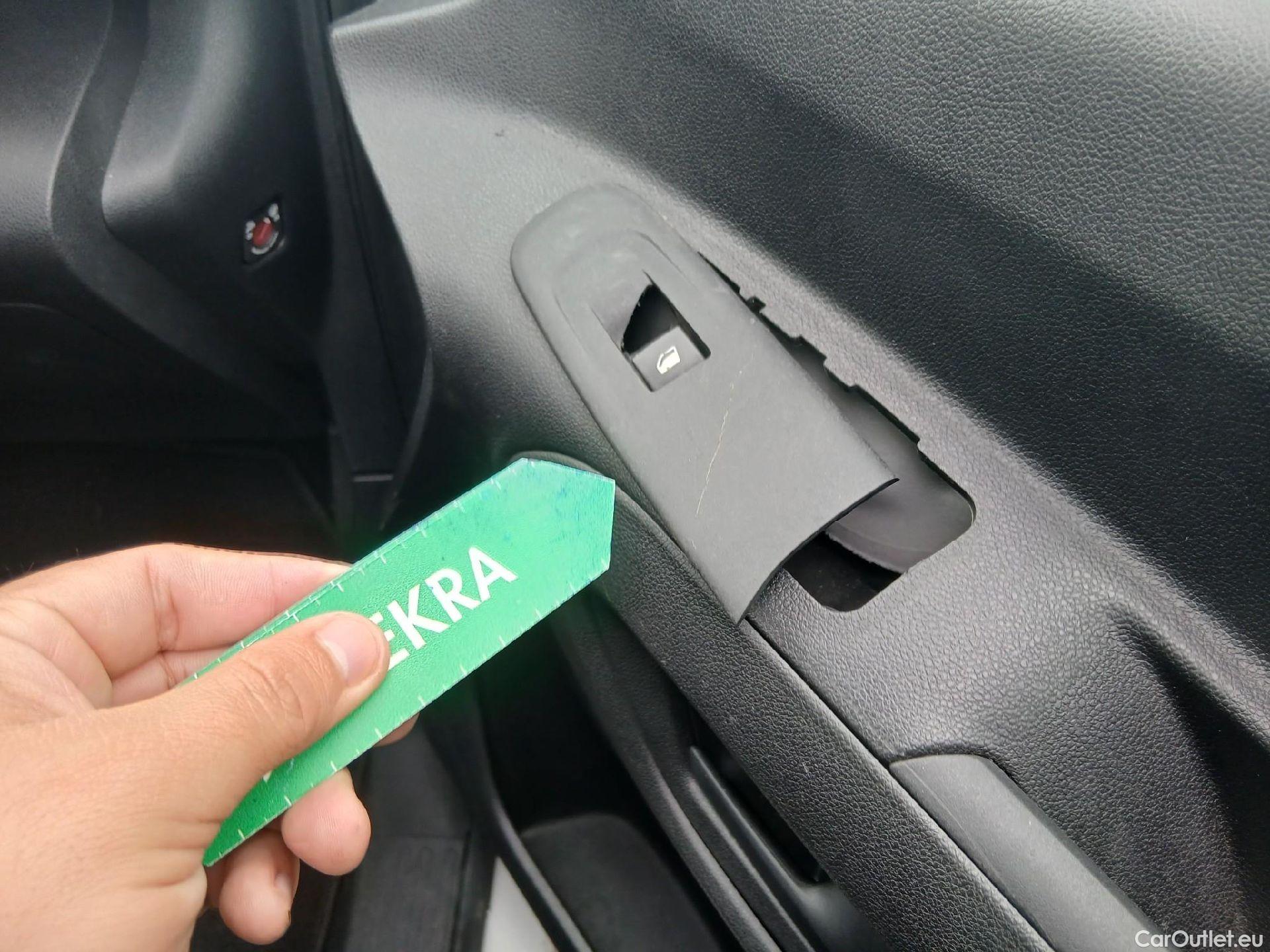  Citroen  Berlingo CITROEN  / 2018 / 4P / combi Talla M BlueHDi 100 LIVE (AC) #28