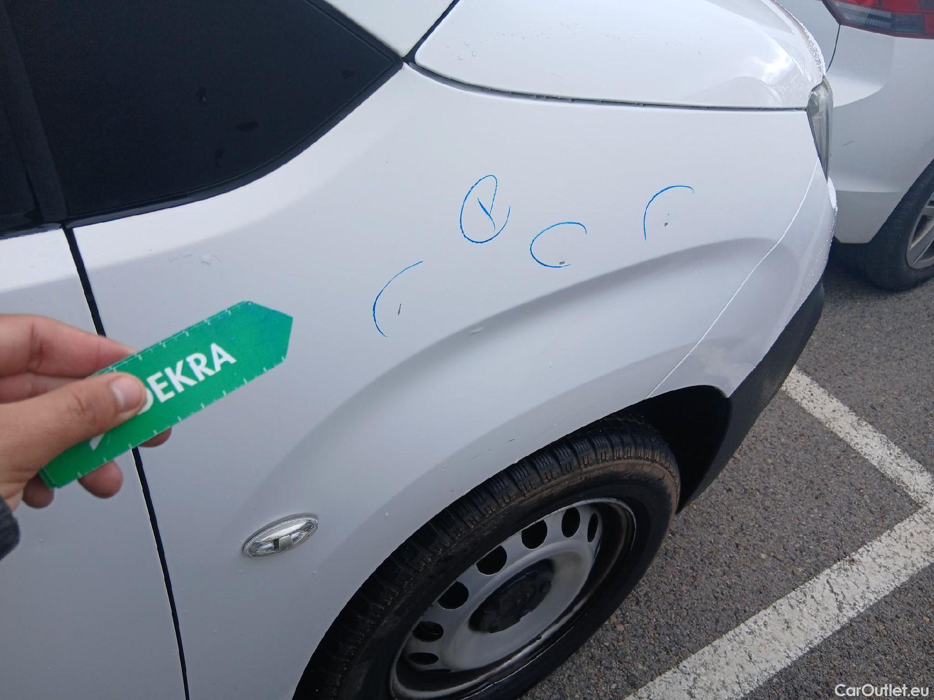  Citroen  Berlingo CITROEN  / 2018 / 4P / combi Talla M BlueHDi 100 LIVE (AC) #26