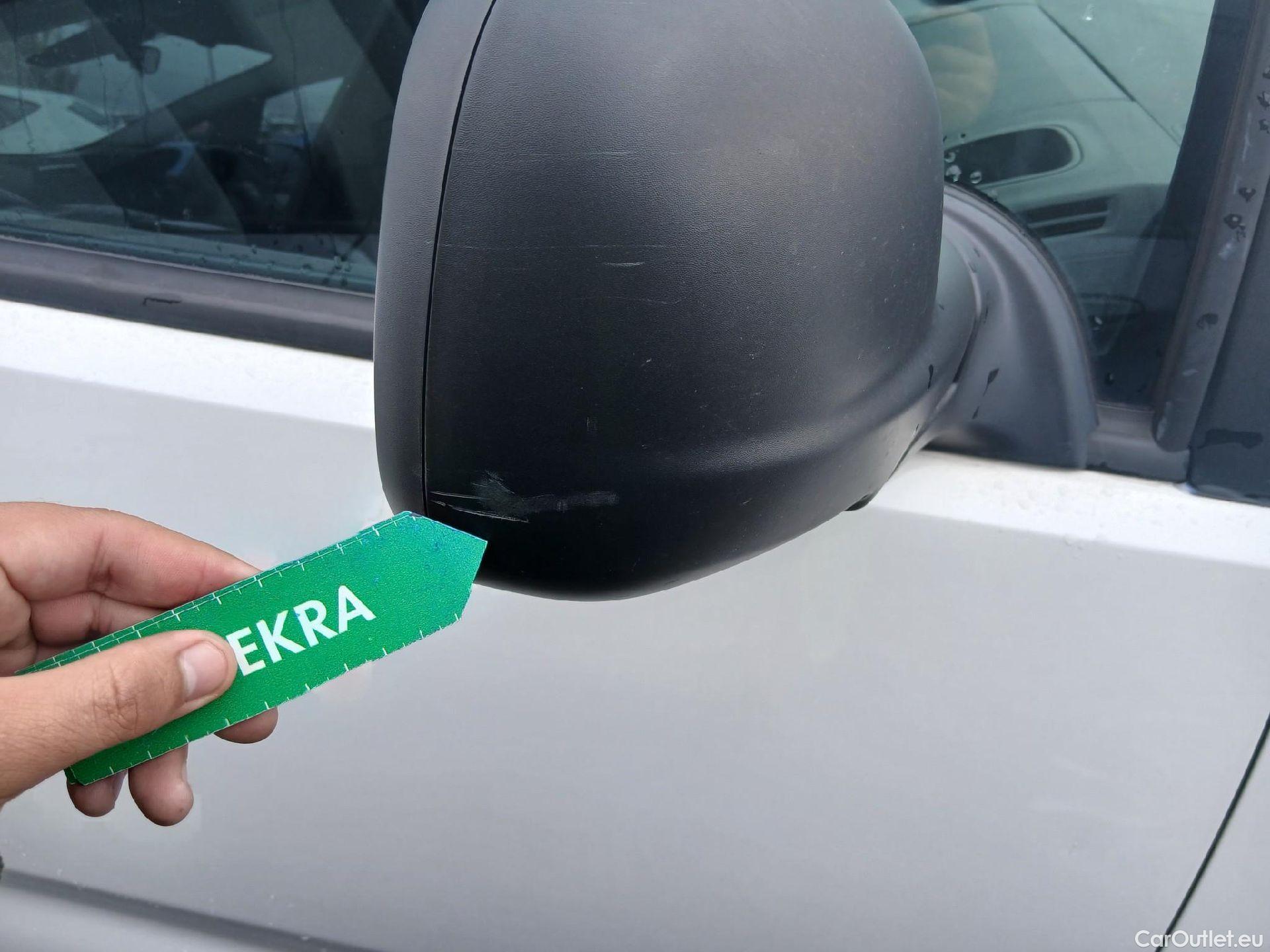  Citroen  Berlingo CITROEN  / 2018 / 4P / combi Talla M BlueHDi 100 LIVE (AC) #24