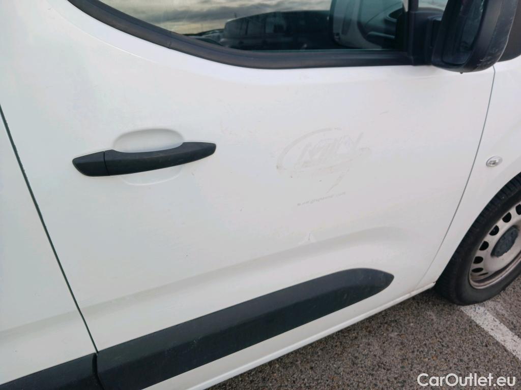  Citroen  Berlingo CITROEN  / 2018 / 4P / combi Talla M BlueHDi 100 S&S LIVE (AC) #32