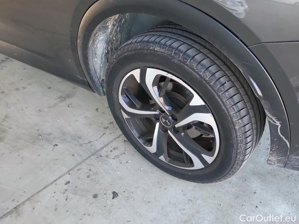  DS  DS7 DS DS 7 Crossback / 2017 / 5P / todoterreno BlueHDi DE 96kW (130CV) Auto. CHIC (AC) #3