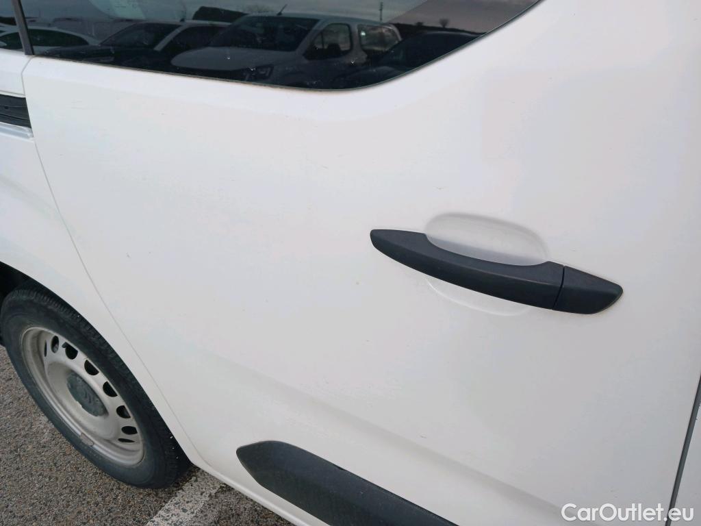  Citroen  Berlingo CITROEN  / 2018 / 4P / combi Talla M BlueHDi 100 S&S LIVE (AC) #34