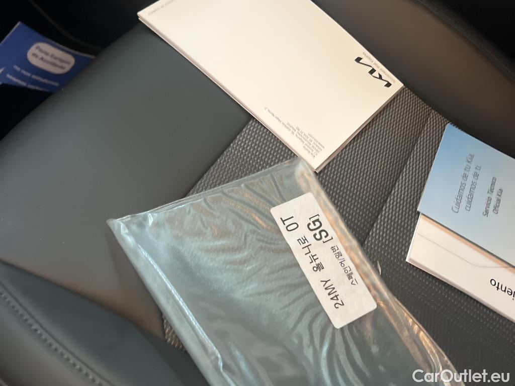  KIA  Niro KIA  / 2022 / 5P / crossover 1.6 GDi HEV 104kW (141CV) Drive #1