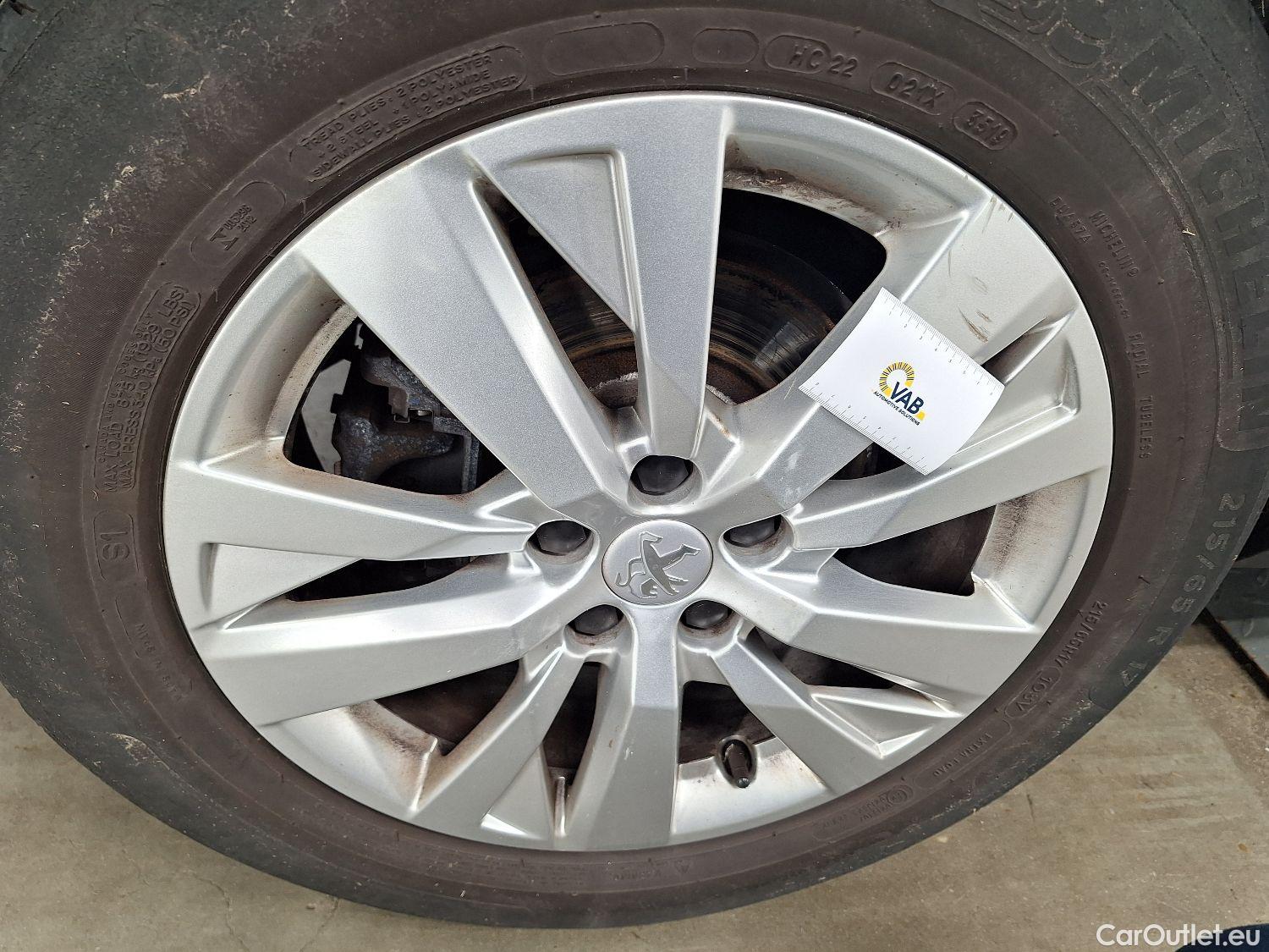  Peugeot  5008 Peugeot,  '16, Peugeot  1.5 BlueHDi 96kW S&S EAT8 Active 5d 7pl #30