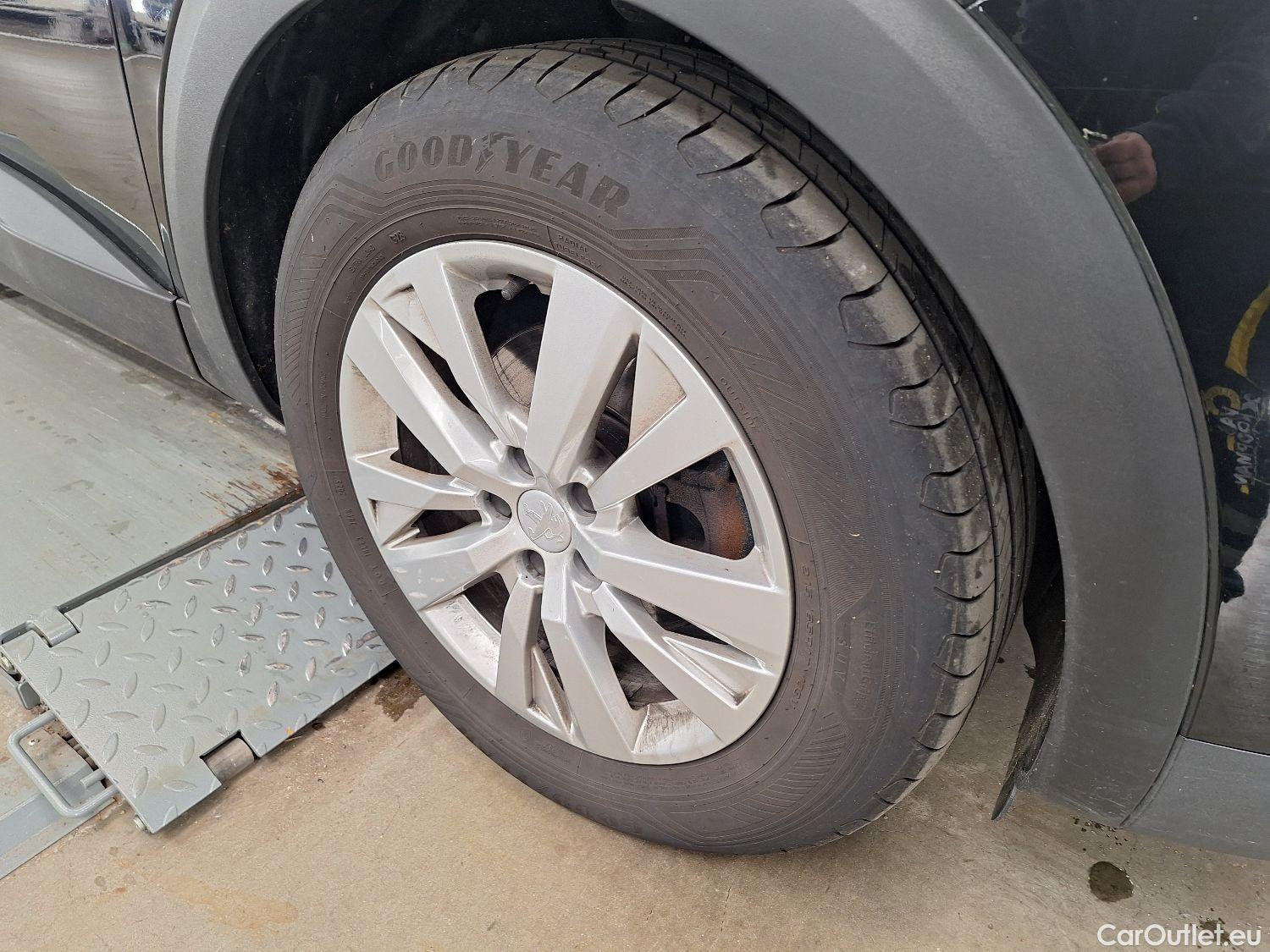  Peugeot  5008 Peugeot,  '16, Peugeot  1.5 BlueHDi 96kW S&S EAT8 Active 5d 7pl #85